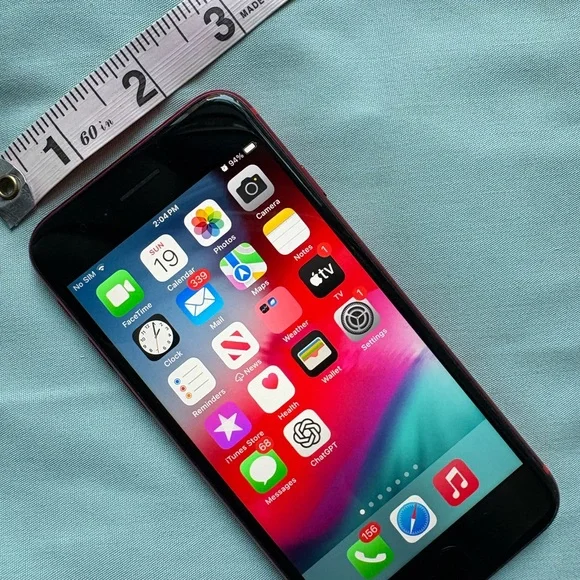 Apple iPhone SE, 64 GB RED, cell phone - Picture 4 of 12